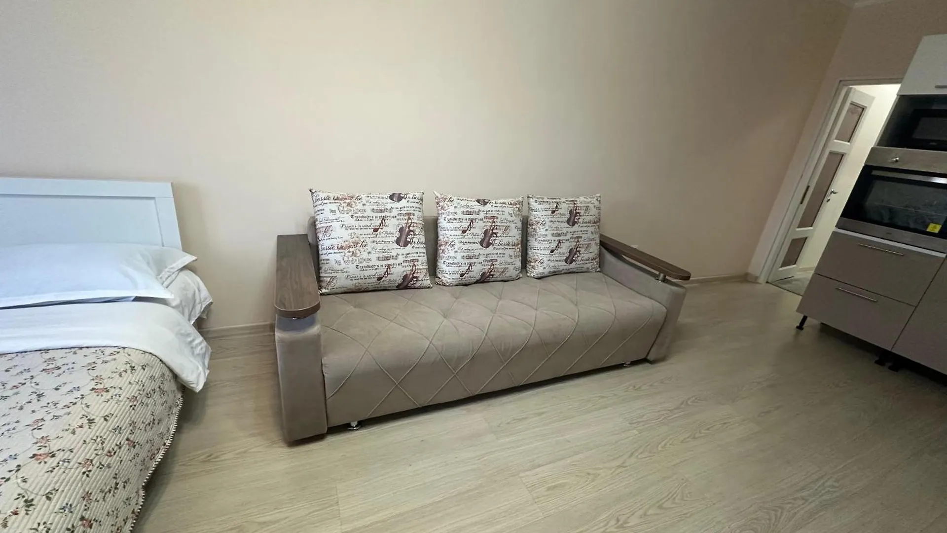 Central Studio Apartments In Almaty